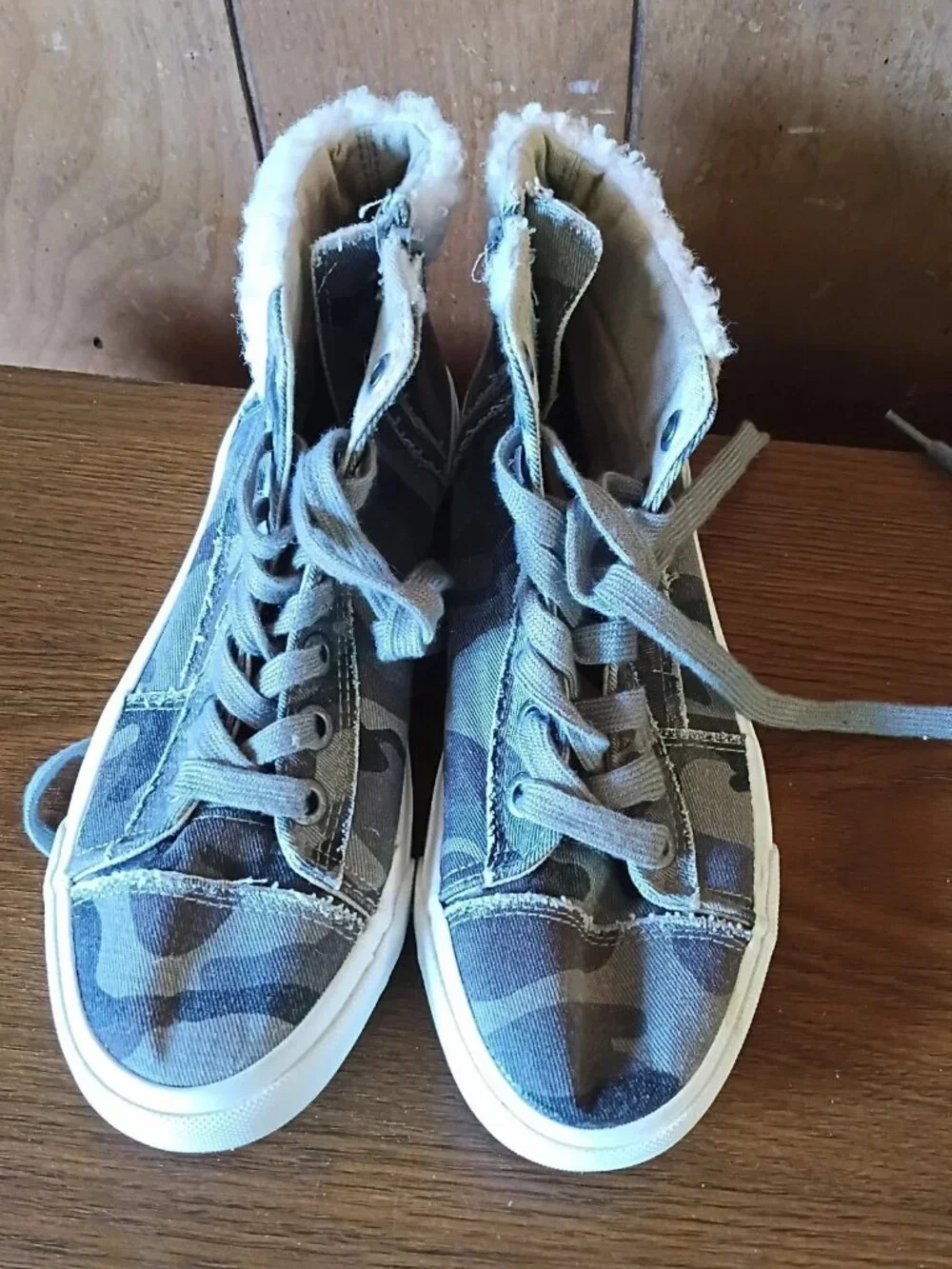Blowfish Malibu Women's Camo High-Top Sneakers – Size 7.5